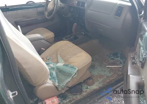 2000 Toyota Tacoma Prerunner V6 z USA, uszkodzony, nr VIN 4TASN92N9YZ636460